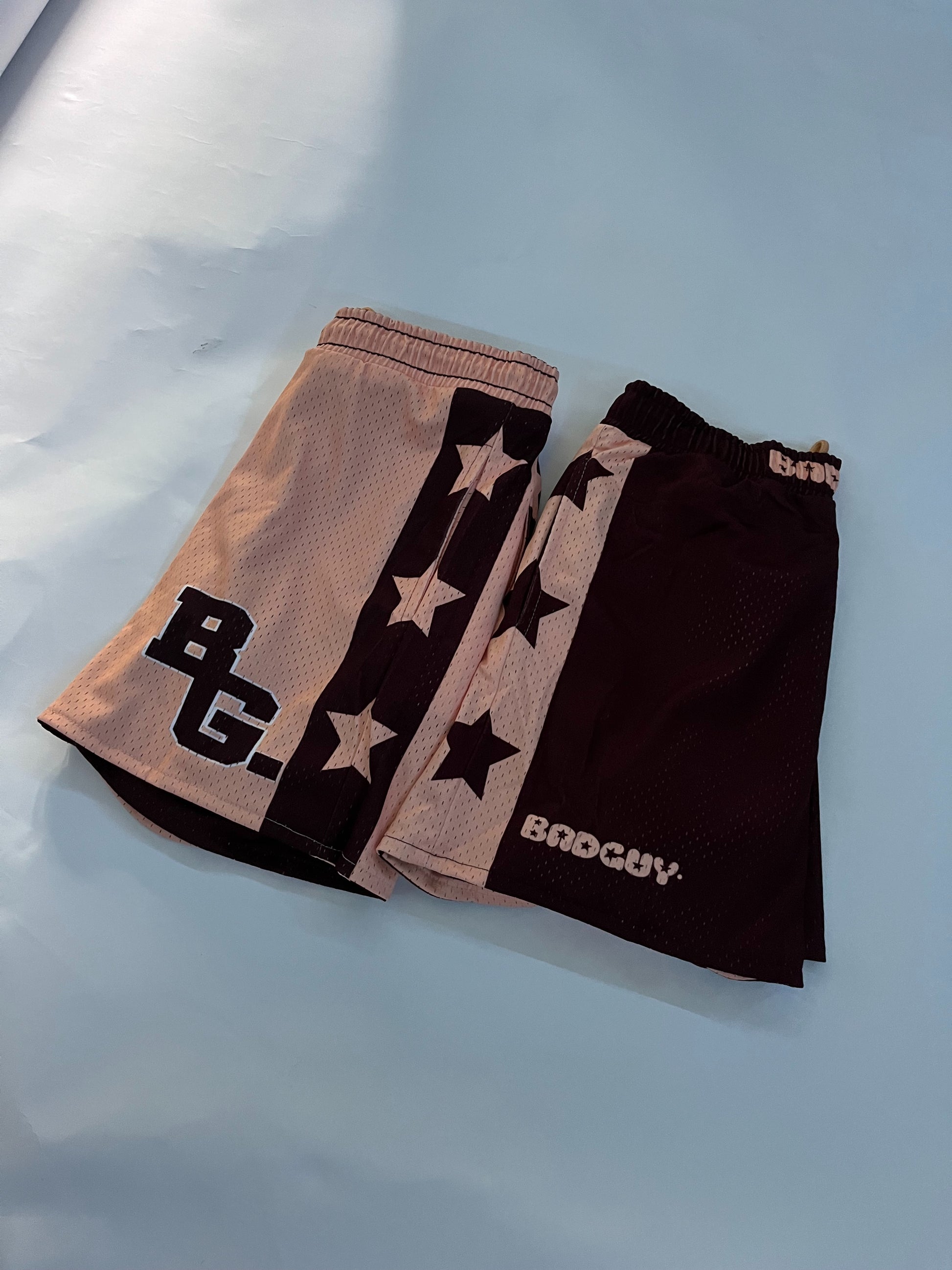 Reversible Allstar 2.0 Mesh Shorts in peach beige and brown with bold star designs, featuring an elastic waistband and practical pockets, suitable for men and women, ideal for basketball and workouts.